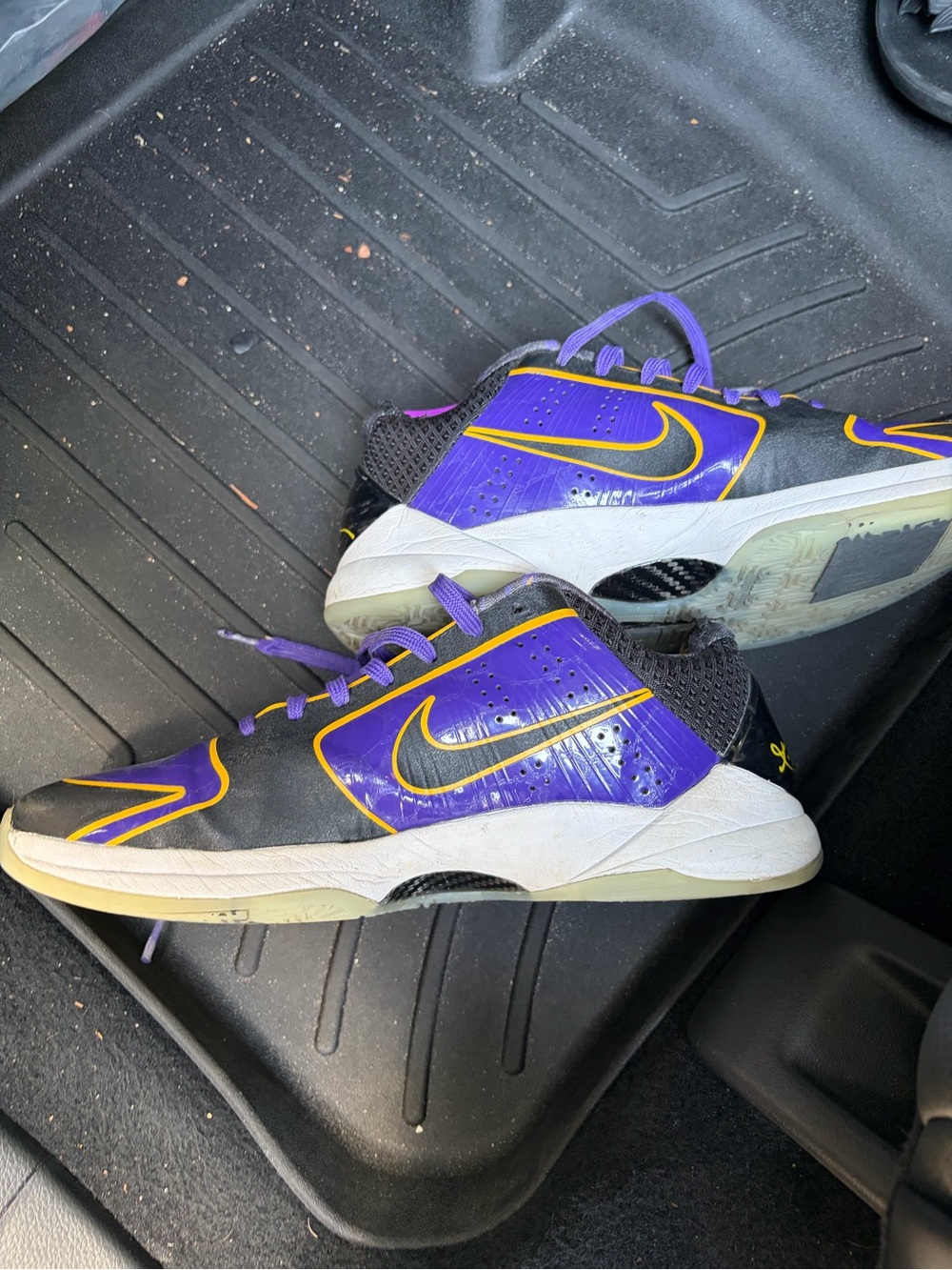Nike Kobe 5 Proto Championship Sneakers - Picture 4 of 9